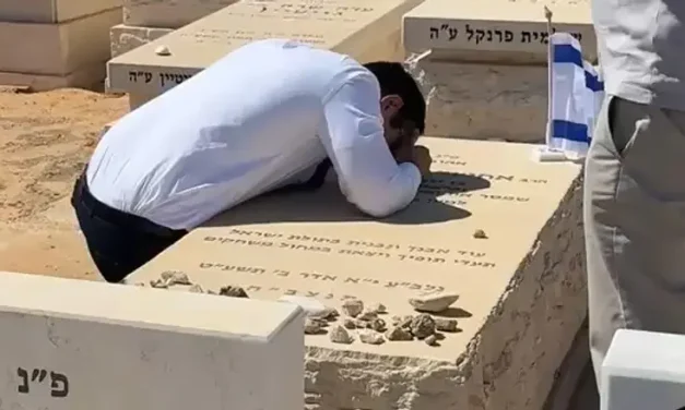 Minister Waserlauf broke down in tears at his rabbi’s grave