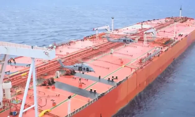 Footage: Helicopter raid in the open sea