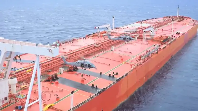 Footage: Helicopter raid in the open sea
