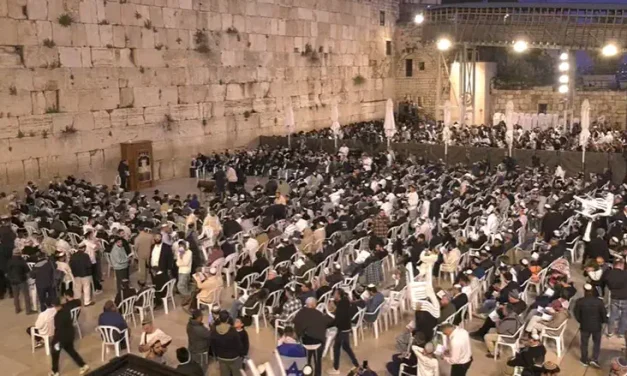 Live: Independence Day prayers at the Western Wall