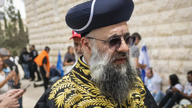 Cease and desist letter: Rabbi Eyal Zionov must stop dressing as chief rabbi
