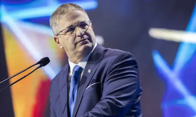 Kisch recounts late son’s struggle in emotional Israel Prize speech