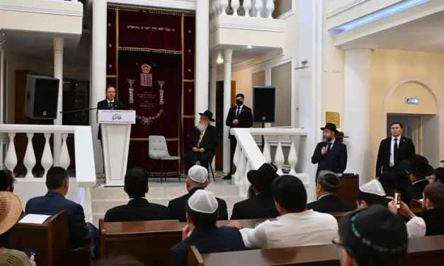 Herzog meets Jewish leaders in Kazakhstan synagogue