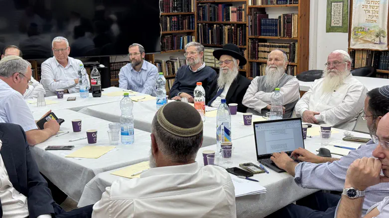 Religious Zionist Rabbis: ‘A religious soldier cannot serve in a mixed unit’