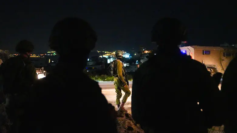 Three areas simultaneously: Security forces arrest terror suspects in major raid