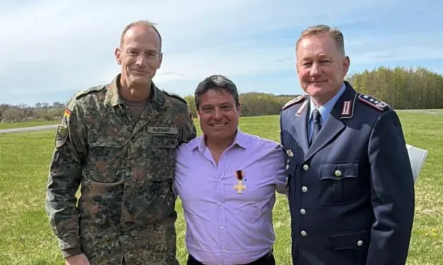 Israeli defense officials receive rare German military award