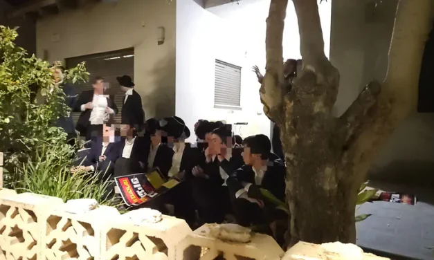 Haredi protesters broke into home of military Investigations Division commander.