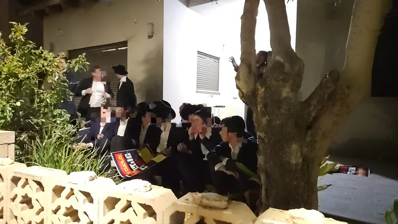 Haredi protesters broke into home of military Investigations Division commander.
