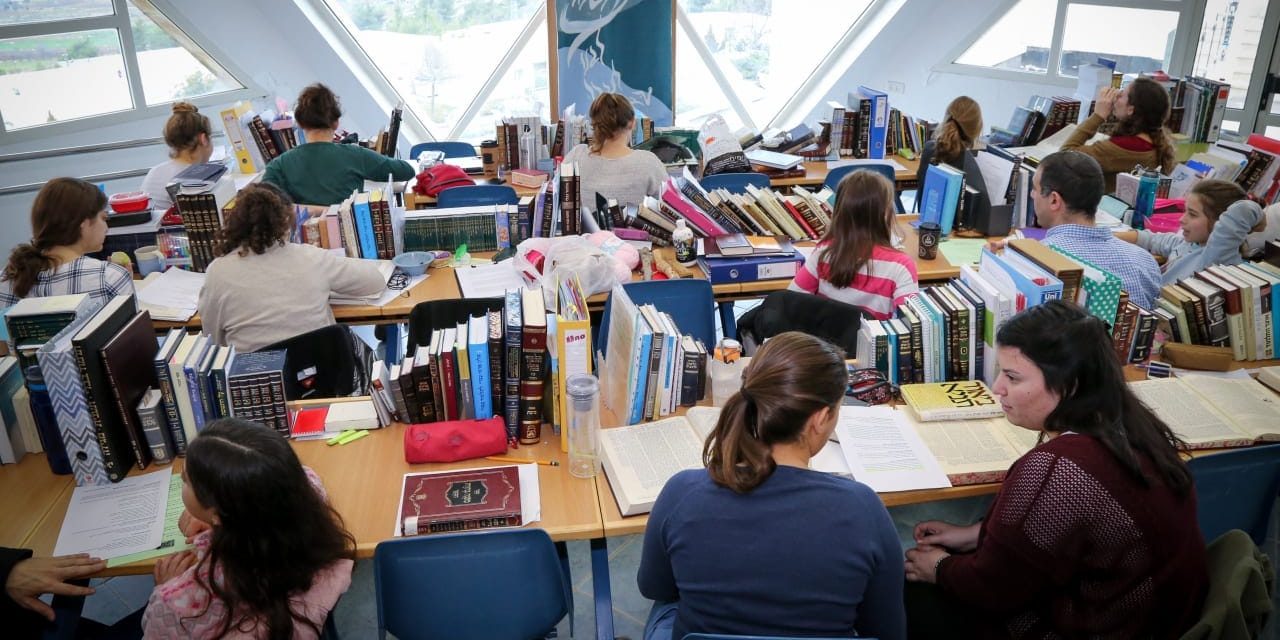 Women left waiting for Rabbinate exams as petitioners accuse Rabbinate of defying court