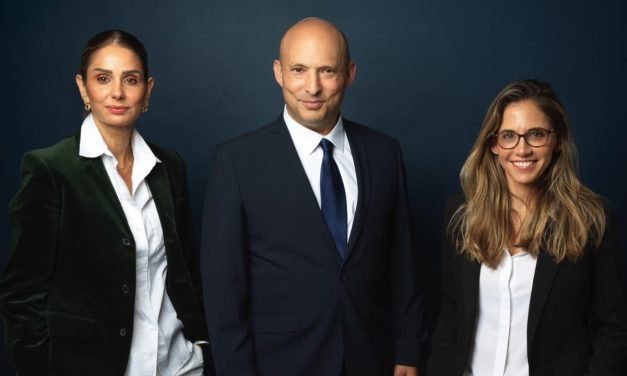 Bennett brings in two ex-gov’t officials as first two members of election list