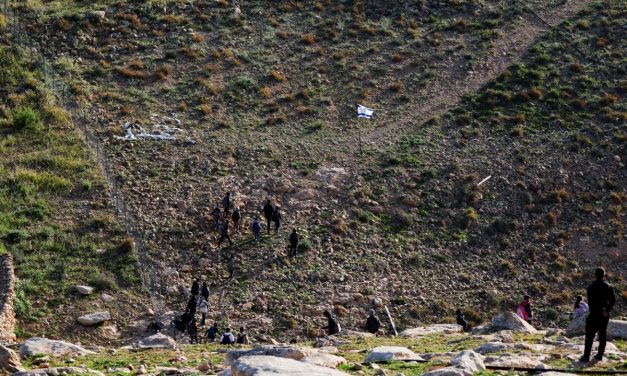 Settlers block Palestinian pupils’ path to West Bank school with barbed wire