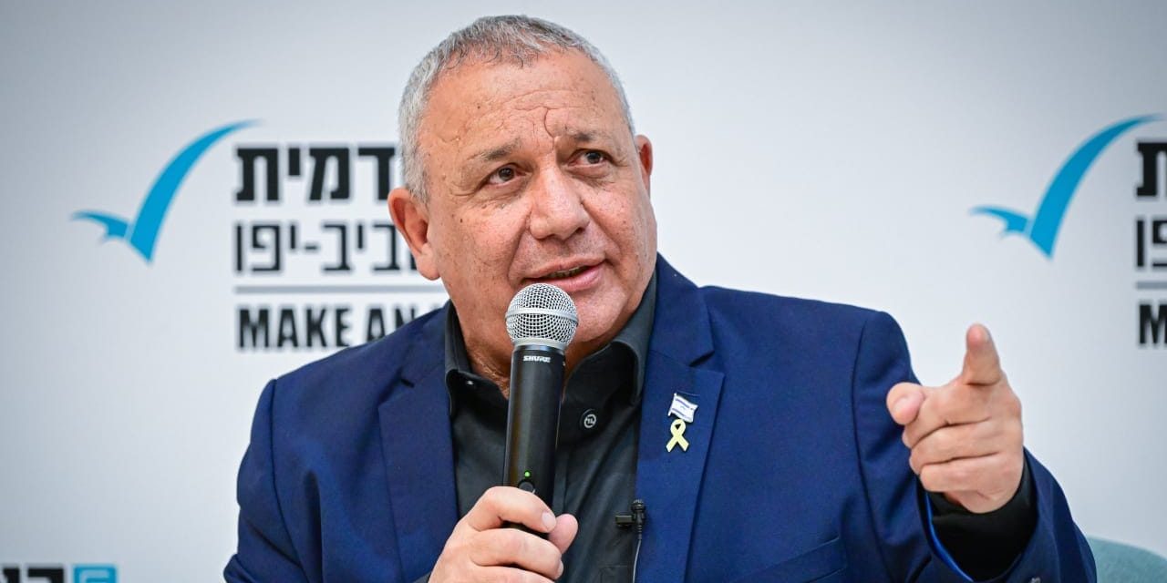 Eisenkot overtakes Bennett for opposition leadership as Lapid ends last in latest poll