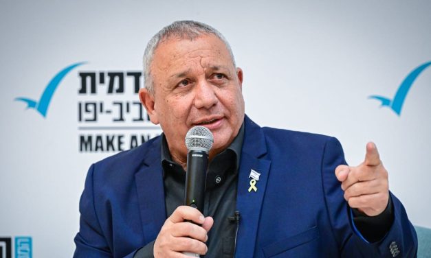 Eisenkot overtakes Bennett for opposition leadership as Lapid ends last in latest poll
