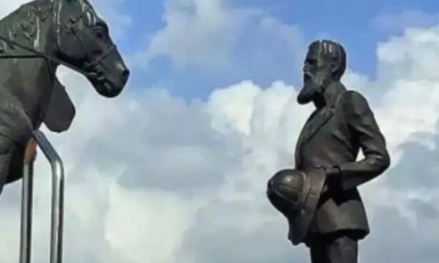 Statue of Theodor Herzl vandalized in central Israel days before Independence Day