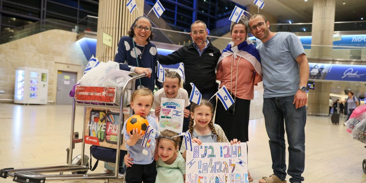 Nearly 50 North American immigrants to arrive ahead of Independence Day