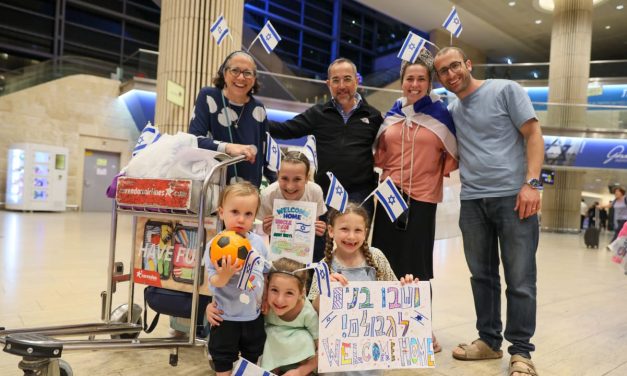 Nearly 50 North American immigrants to arrive ahead of Independence Day