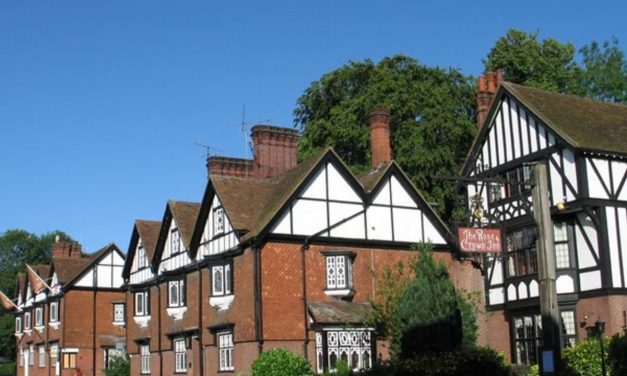 Hertfordshire Jewish-owned shop door set on fire, graffitied amid UK arson spree