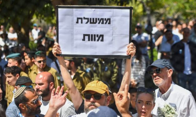 Netanyahu heckled at Memorial Day ceremony as bereaved families grasp for comfort