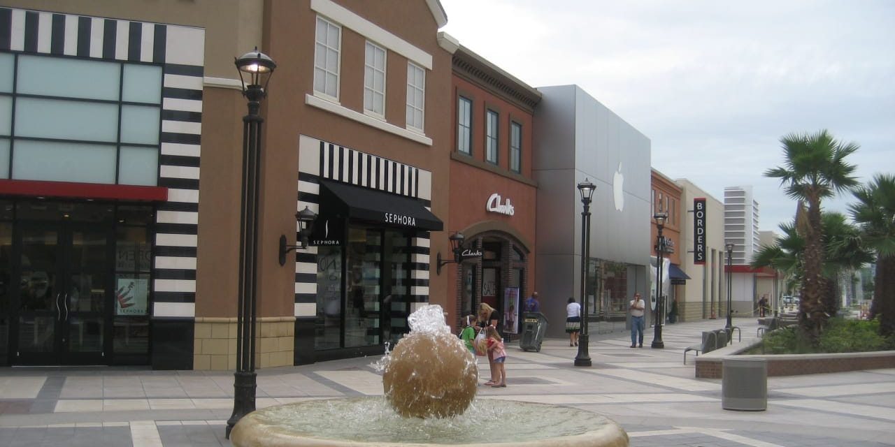 One killed, five wounded in shooting at Mall of Louisiana