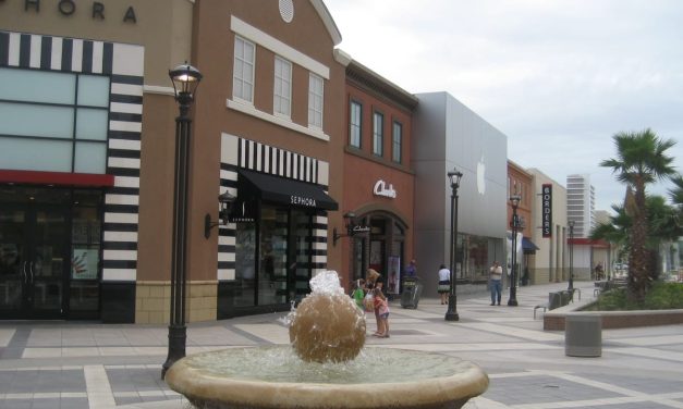 One killed, five wounded in shooting at Mall of Louisiana