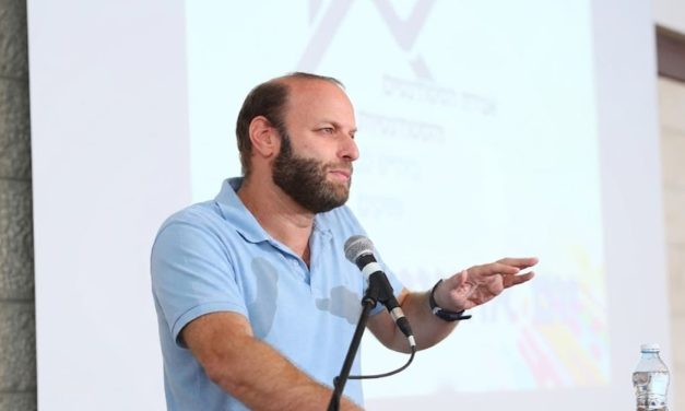 Decoding the digital pulse: How Prof. Yaniv Dover maps the flow of information and human behavior