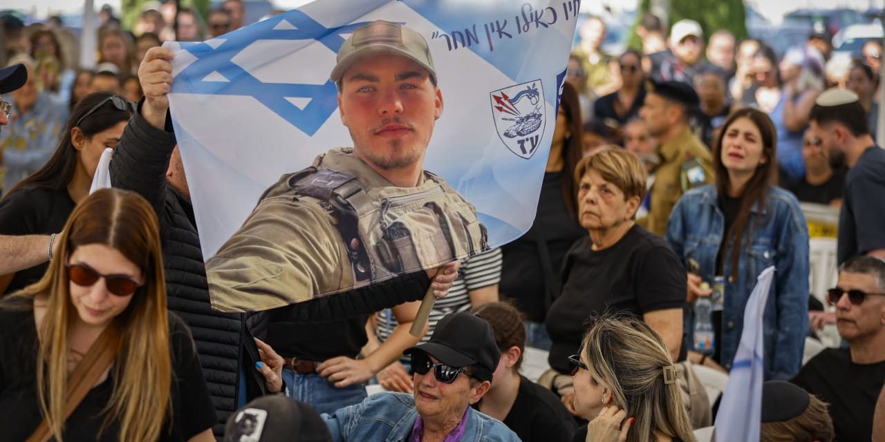 Fallen soldier Sgt. Idan Fooks laid to rest in Petah Tikva cemetery