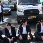 WATCH: Anti-draft haredi Jerusalem Faction holds protest at Chords Bridge