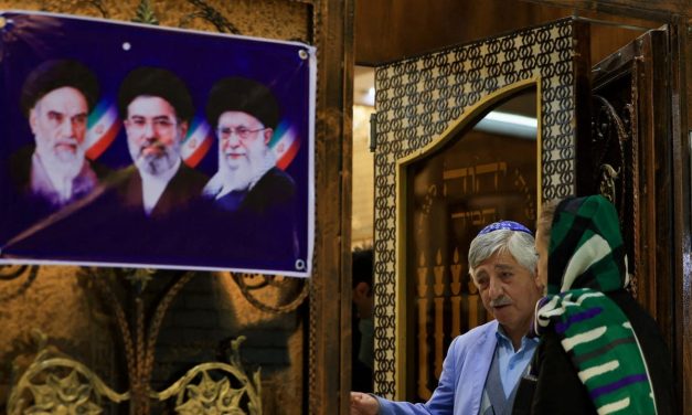 Leader of Iran’s Jewish community pledges allegiance to Mojtaba Khamenei