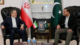 Report: Iran offers US deal to reopen Hormuz, delay of nuclear talks