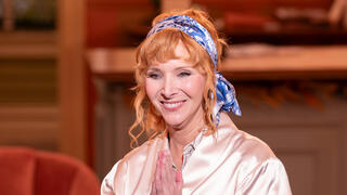 ‘Friends’ star Lisa Kudrow says ‘Phoebe was not stupid,’ opens up about family legacy