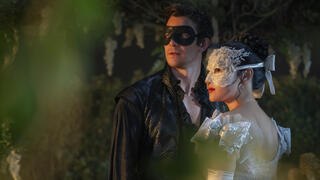 ‘Bridgerton’ Season 4 stars Luke Thompson and Yerin Ha talk about love, masks and chemistry