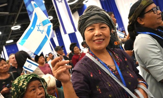 200+ Bnei Menashe immigrate to Israel from India, the first to make the journey in years
