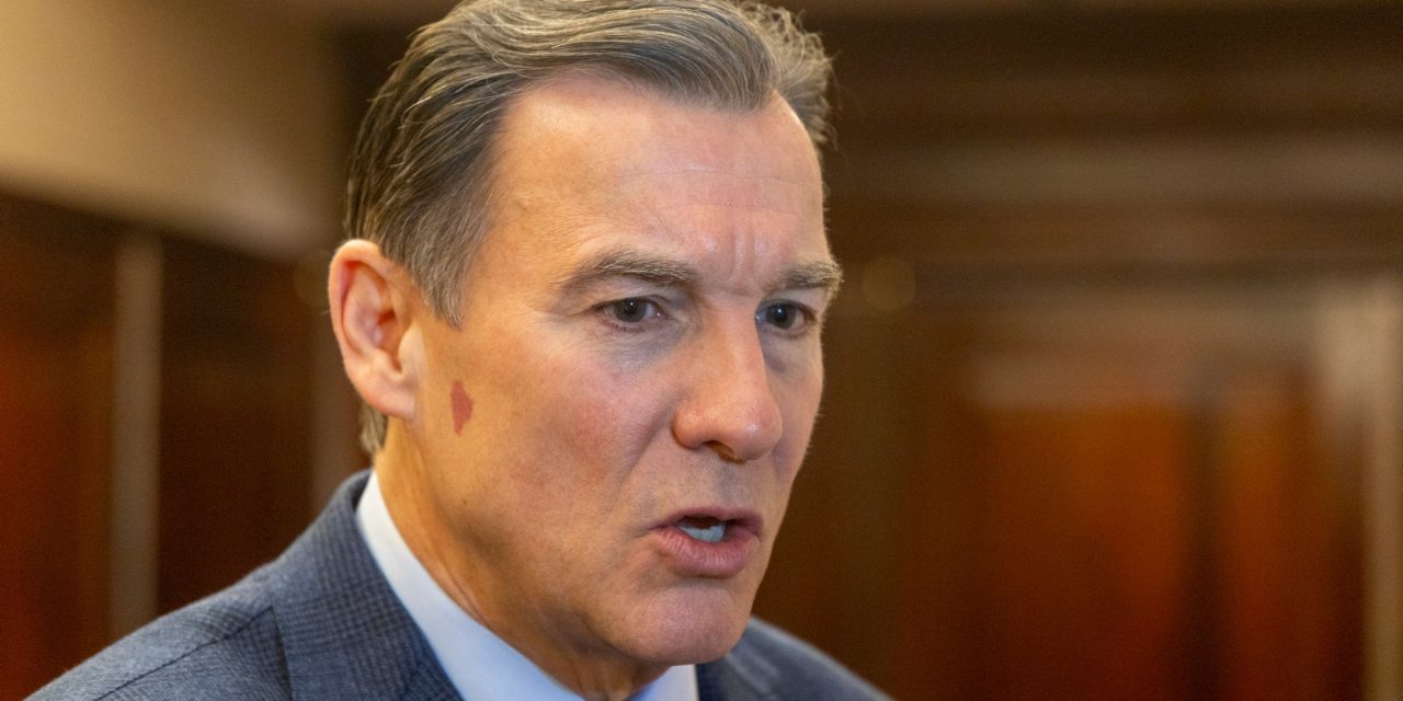 Tom Suozzi to propose national protest ‘buffer zones’ around synagogues
