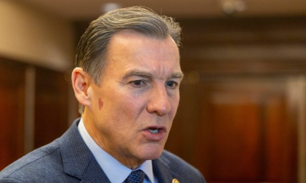 Tom Suozzi to propose national protest ‘buffer zones’ around synagogues