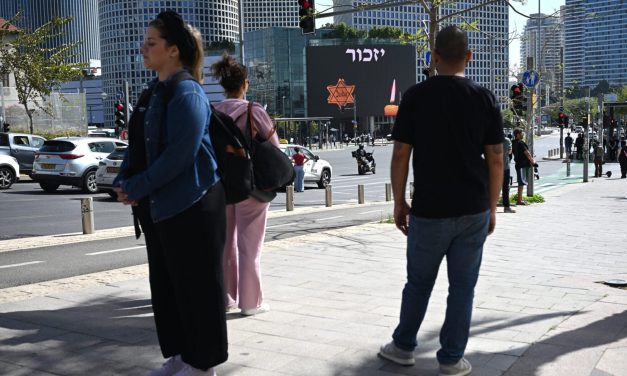 Israelis pause for a different kind of siren: the one marking Holocaust memorial day