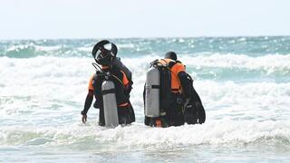 Netanya beach drowning: Young man pulled from sea dies after 2 days, search for brother continues
