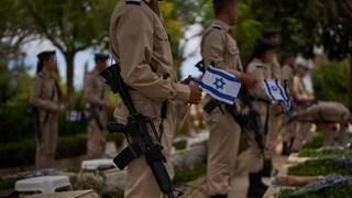 Siren to sound nationwide for 25,648 fallen as Memorial Day begins at Western Wall | Live