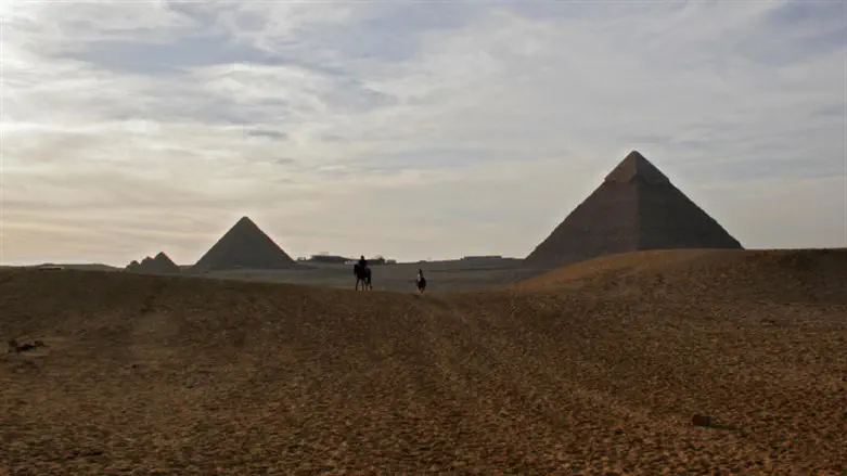 Lag Ba’Omer with the Jewish Amazons at the pyramids