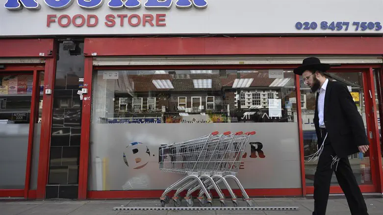 London: Massive fire at Kosher supermarket, cause not yet known