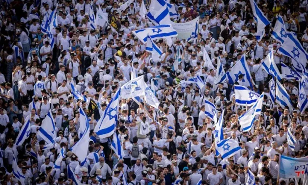 Live: Thousands gather for Jerusalem Day Flag March