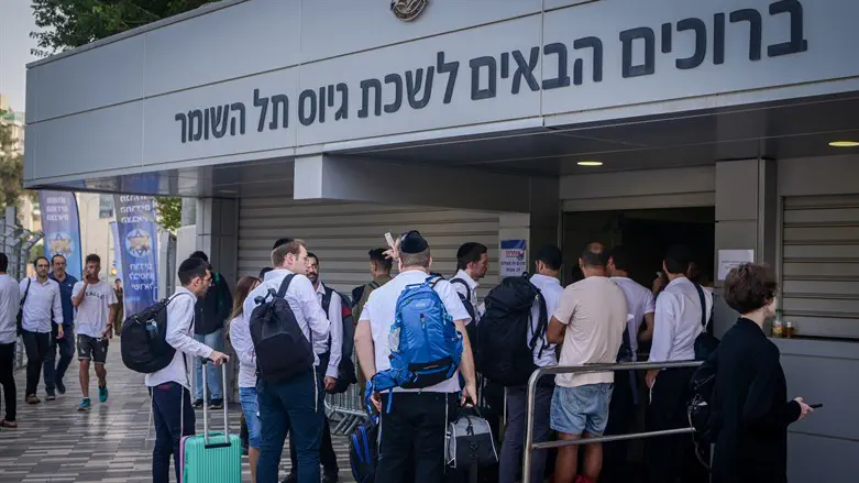 Haredi leaders warn against haredi IDF sservice tracks