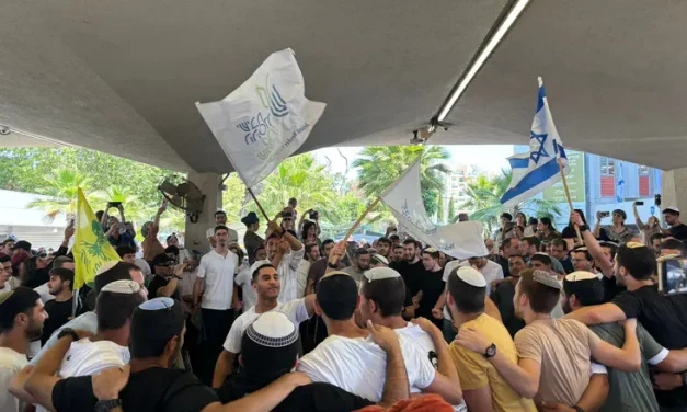 Hesder students warn of halachic and spiritual difficulties, urge rabbinic intervention