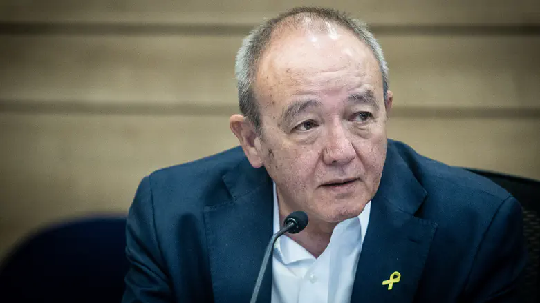 Former navy chief backs dismissal of former MAG and warns of regional escalation