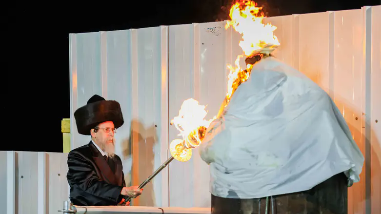 Watch: Lag Ba’Omer celebrations begin in Meron