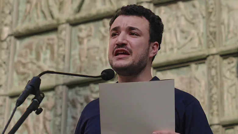 Anti-Israel agitator Mahmoud Khalil demands US drop deportation order