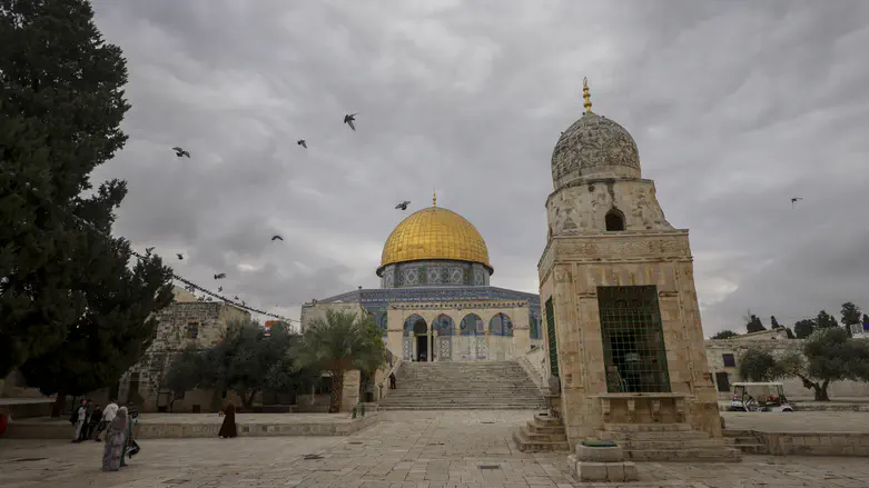 Haredi rabbi issue rare Temple Mount ruling