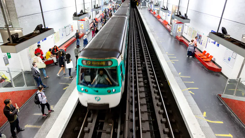 Sorry for accosting you on the Paris Metro