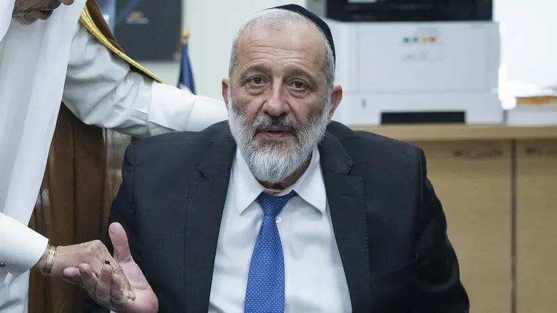 Shas chief sets condition for joining the next government