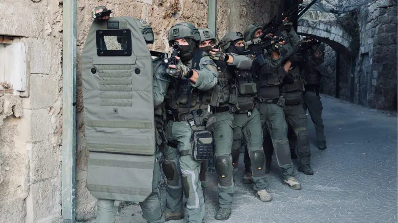 Border Police Undercover Unit arrests PA policeman & ISIS operative who planned attacks