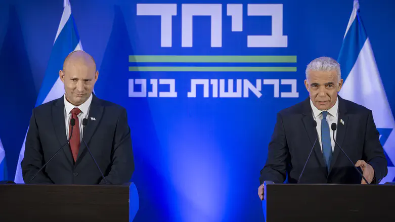 Poll: Bennett-Lapid alliance continues to lose support